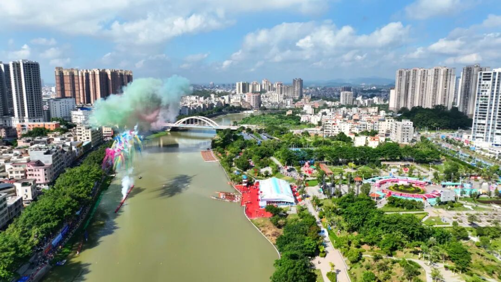 2025年羅定市龍舟賽圓滿收官 圍底龍舟隊成功衛(wèi)冕